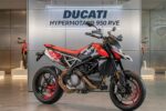 Descubre la Ducati Hypermotard 950 RVE adrenalina y control en cada curva